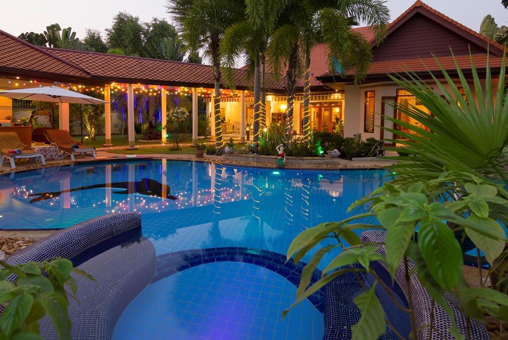 Relaxing Palm Pool Villa And Tropical Garden Bang Lamung Bagian luar foto