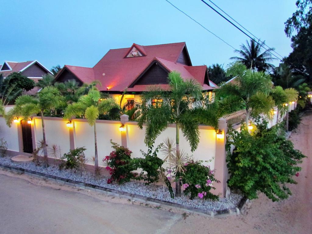 Relaxing Palm Pool Villa And Tropical Garden Bang Lamung Bagian luar foto