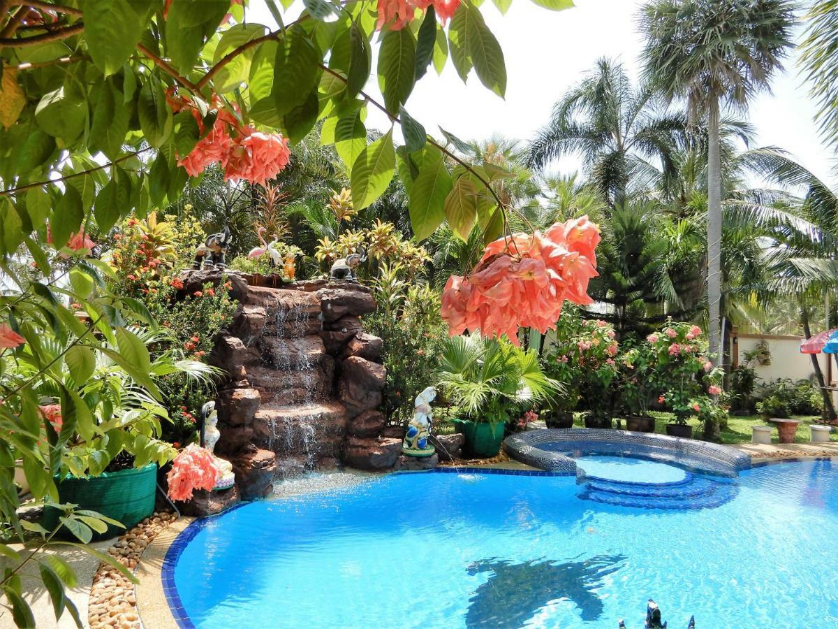 Relaxing Palm Pool Villa And Tropical Garden Bang Lamung Bagian luar foto