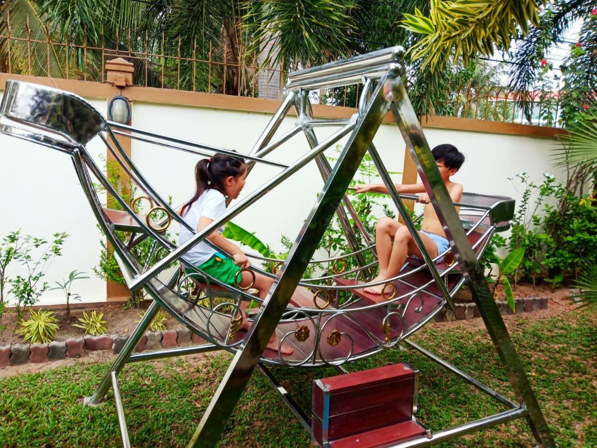 Relaxing Palm Pool Villa And Tropical Garden Bang Lamung Bagian luar foto